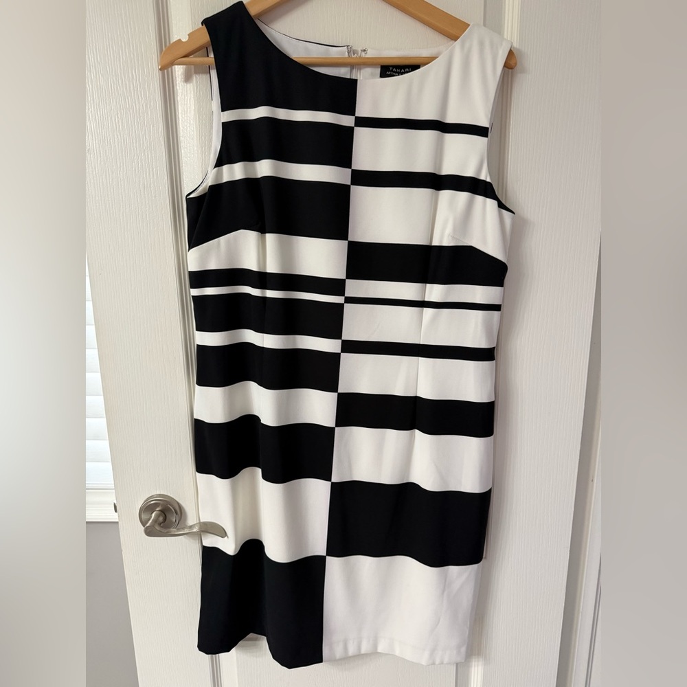Tahari Arthur S. Levine Black White Colorblock Sheath Dress Size 12 NWT